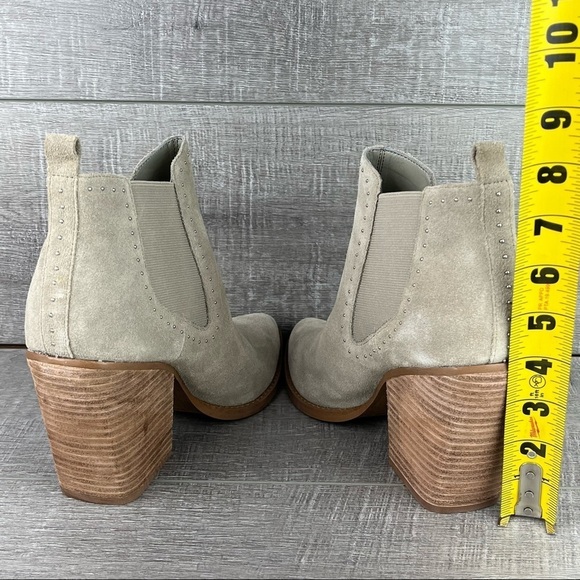 NIB Marc Fisher sz 10 Bellie cream suede ankle booties - Picture 7 of 11